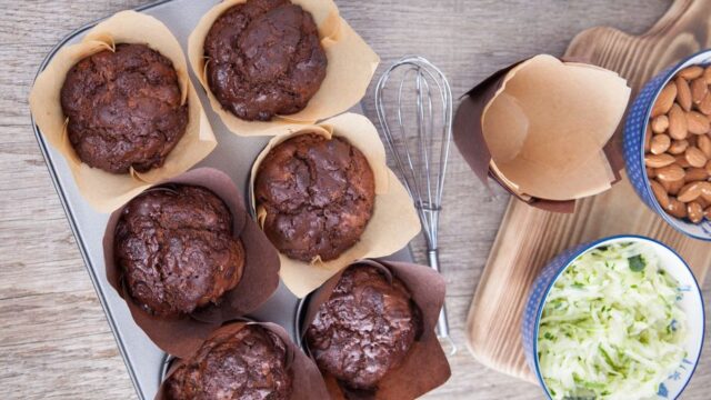 Šťavnaté cuketové čokoládové muffiny (bez mouky) Šťavnaté cuketové čokoládové muffiny (bez mouky)