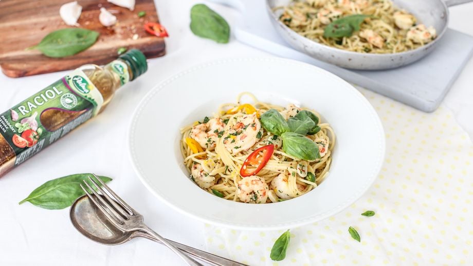 Špagety s krevetami a česnekem - tento recept si vás získá