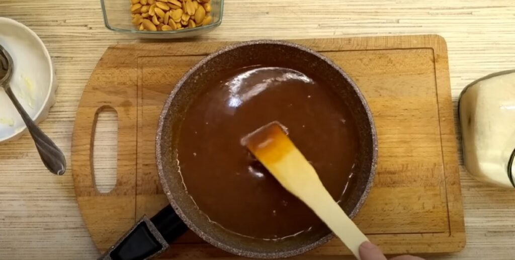 Žádné pečení! Nepečený kávově-karamelový cheesecake s arašídy 