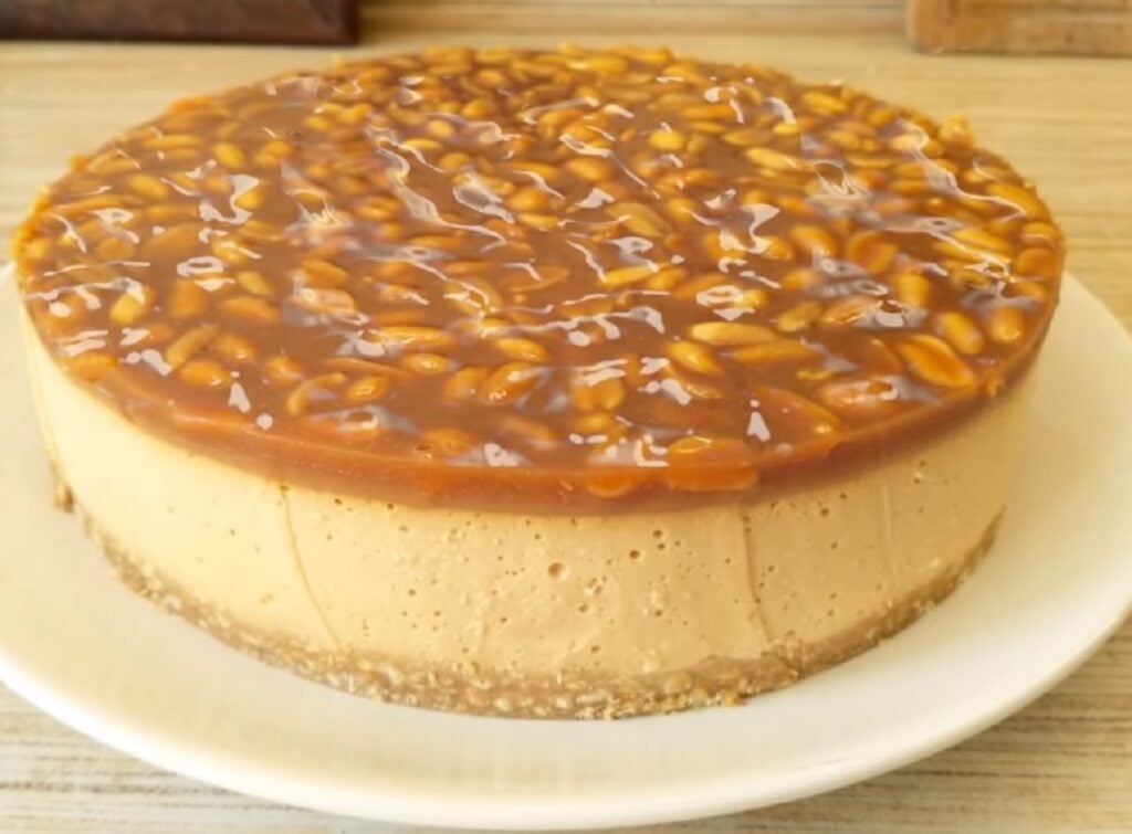 Žádné pečení! Nepečený kávově-karamelový cheesecake s arašídy 