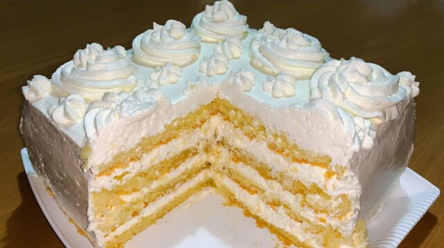 Tort-cu-crema-de-mascarpone