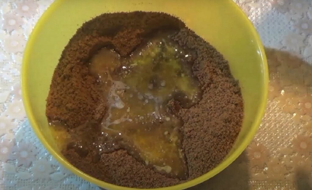 Nepečený karamelovo-třešňový dort
