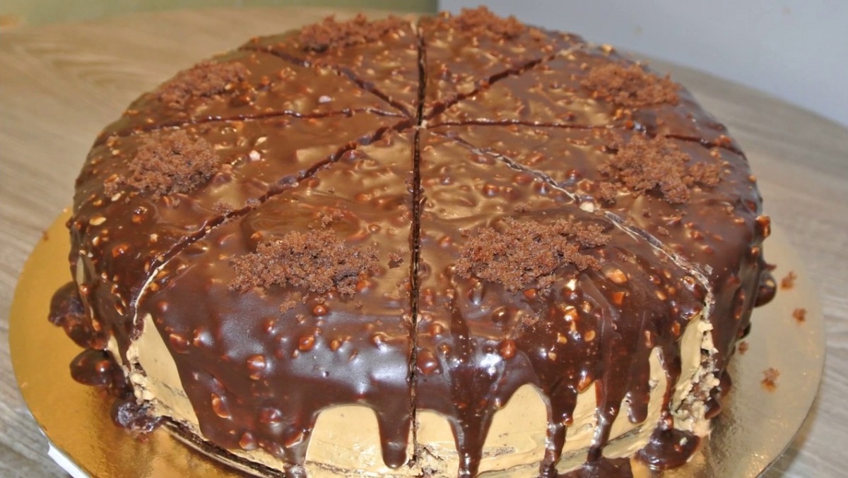 Domácí čokoládovo-karamelový dort