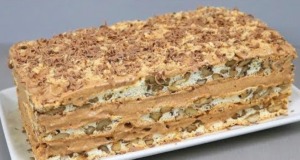 Fantastický dort s ořechy a lahodným čokoládovým krémem Fantastický dort s ořechy a lahodným čokoládovým krémem