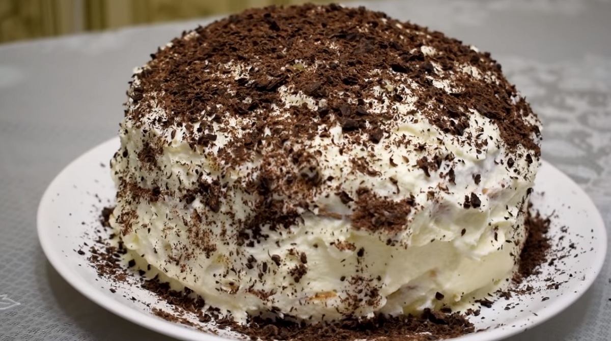 Nepečený čokoládovo-šlehačkový dort z palačinek