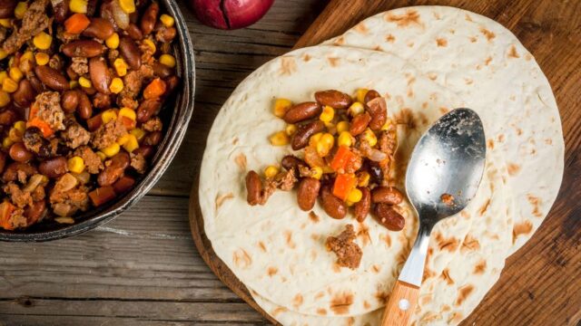 Tortilla s pikantním chilli - dušené hovězí s chilli a zeleninou