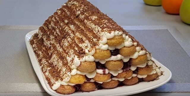 Dort "Pyramida" bez pečení Dort "Pyramida" bez pečení