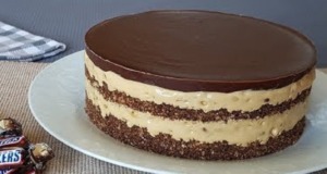 Dort Snickers (bez pečení). Děti tento dezert milují! Dort Snickers (bez pečení)