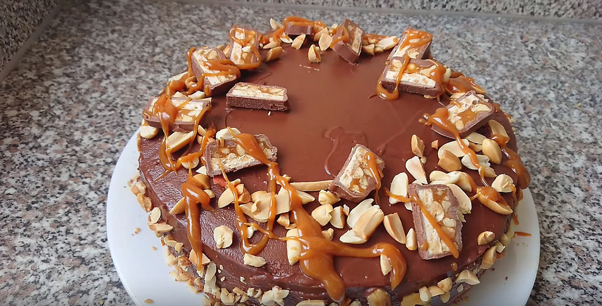 Snickers dort - se spoustou čokolády, arašídů a karamelu! 