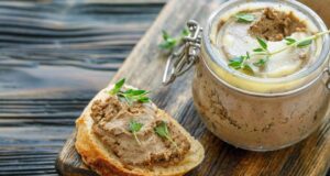 Připravte si domácí tradiční játrovou paštiku Tradiční játrová paštika! Ne kupované, ale domácí. Jakmile se vám to jednou povede, budete to dělat pořád