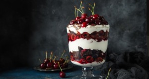 Třešňový dezert s tvarohem a mascarpone ve sklenici – luxusní vzhled a lahodná chuť! Třešňový dezert s tvarohem a mascarpone ve sklenici