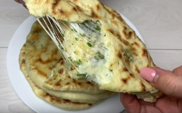 koláče s mozzarellou a zeleninou