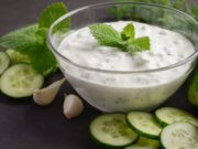 Tzatziki! Domácí výroba na tzatziki. Určitě vyzkoušejte a uvidíte. Jednoduchý a rýchly recept. Vhodný pro různe pokrmy