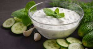 Jednoduchý a rychlý recept na chutné tzatziki – Vhodný pro různé pokrmy Tzatziki! Domácí výroba na tzatziki. Určitě vyzkoušejte a uvidíte. Jednoduchý a rýchly recept. Vhodný pro různe pokrmy