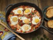 Vejce zapečená v rajčatové omáčce (Shakshuka), na snídaně a večerě vynikající