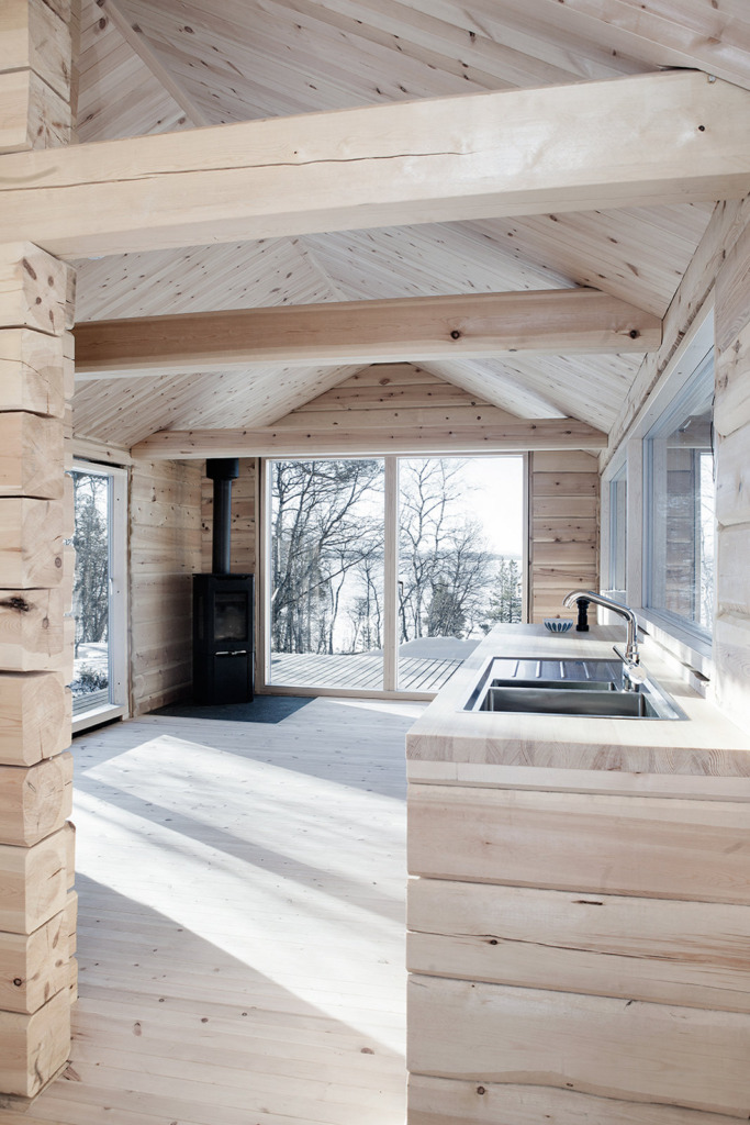 ahaa-cabin-on-femunden-ldk2-via-smallhousebliss Srub u jezera Femunden: moderní skandinávské útočiště v srdci divoké přírody