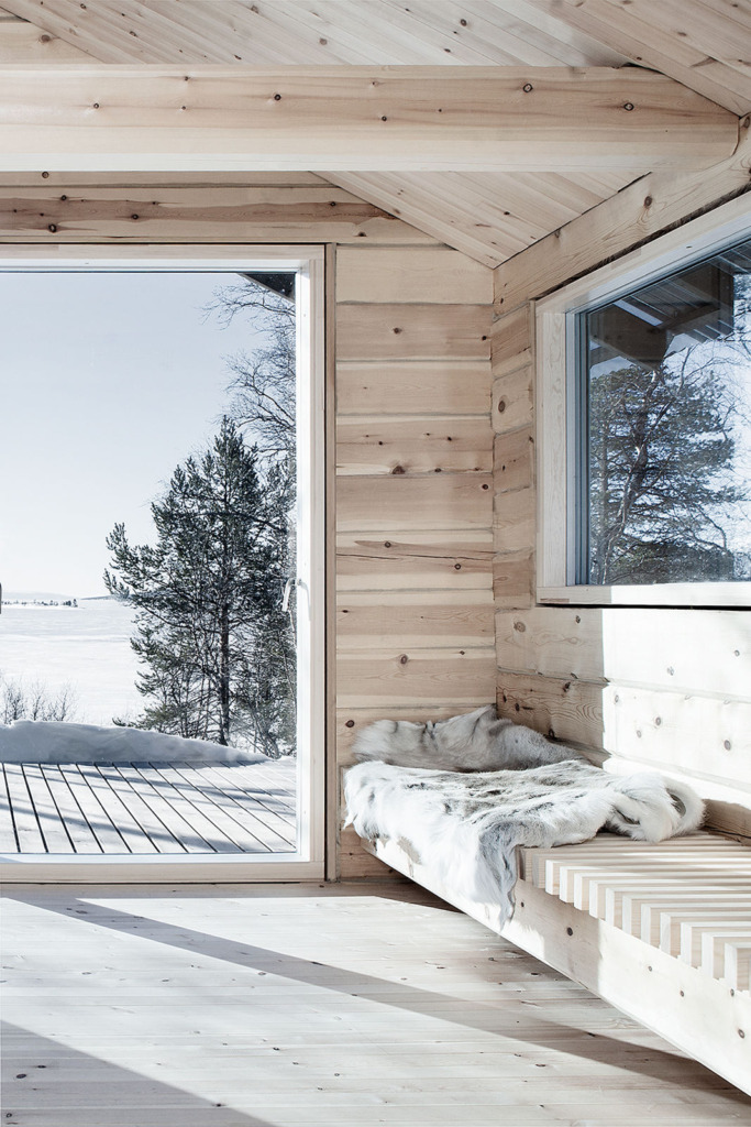 ahaa-cabin-on-femunden-ldk6-via-smallhousebliss Srub u jezera Femunden: moderní skandinávské útočiště v srdci divoké přírody