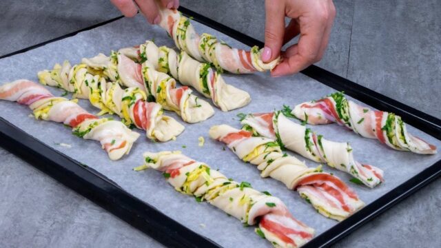 slaninové tyčinky z listového těsta a se skvělou sýrovou náplní – ideální pokrm na oslavy!