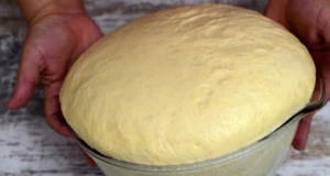 Recept na neslazené kynuté těsto: Perfektní pro koláče a buchty