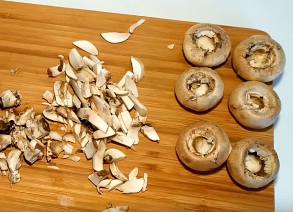 Spirálové brambory s pečenými houbami! Určitě takový recept, jste ješte nezkusili. Nečekejte a zkuste. Jsou velmi chutné, vynikající a zaujímavé