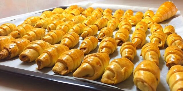 Univerzální recept na křehké croissanty s ořechovou náplní Univerzální recept na křehké croissanty s ořechovou náplní