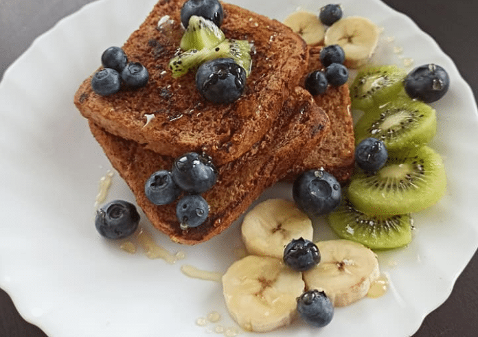 inspirace na zdravou snídani od naší čtenářky – celozrnné francouzské tousty s ovocem