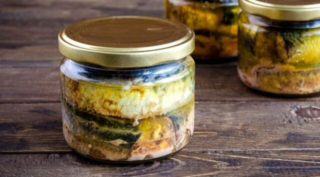 Konzervované ryby v oleji Konzervované ryby v oleji