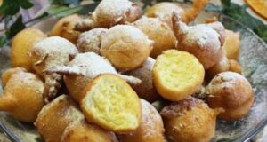 jednoduchý recept na vynikající smažené mini koblížky – chutný dezert nejen ke kávě!