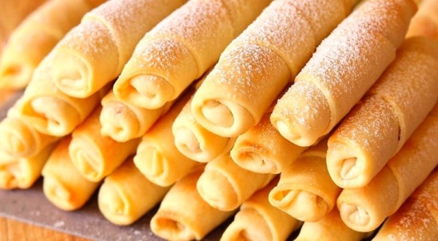 křupavé croissanty s lahodnou ořechovou náplní – jednoduchý a snadný dezert! křupavé croissanty s lahodnou ořechovou náplní – jednoduchý a snadný dezert!