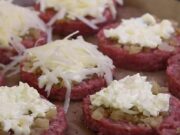fantastické mleté maso v bramborovo-sýrovém kabátku: rychlá a jednoduchá příprava!