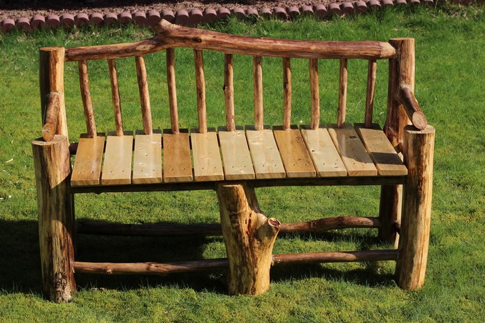 40+ originálních nápadů, jak dát větvím a kmenům nový život na venkově