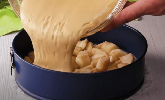 nejjednodušší recept na voňavý jablečný koláč: provoňte jim váš domov! nejjednodušší recept na voňavý jablečný koláč: provoňte jim váš domov!