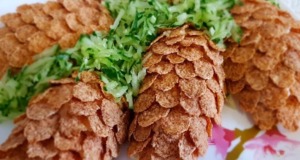 Neobvyklý kuřecí salát s ananasem a cornflakes Neobvyklý kuřecí salát s ananasem a cornflakes