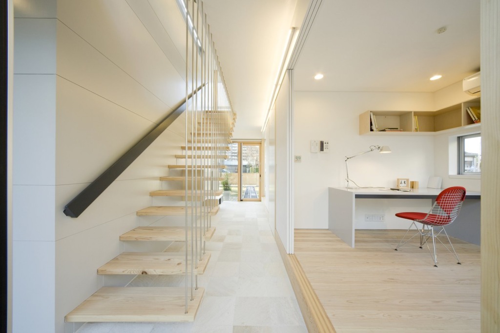 osamu-morishita-io-stair-hall1-via-smallhousebliss Rodinný dům Io od Osamu Morishity: otevřený, světlý a plný života