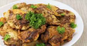 Smažené kuřecí řízky v česnekovém obalu- velmi jemné a aromatické pečené kuřecí řízky v česnekové strouhance – velmi jemné a aromatické. nikoho nenechají lhostejným!