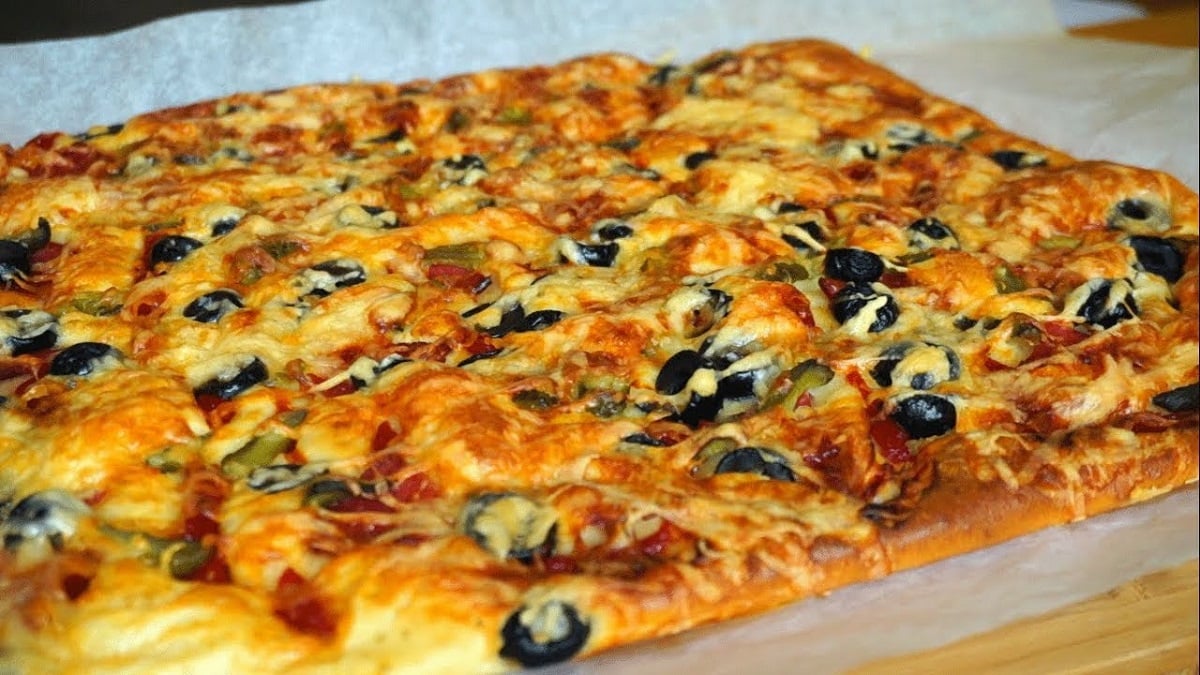 Rychlý a snadný recept na vynikající pizzu (bez hnětení těsta). Lepší pizzu jste ještě nejedli