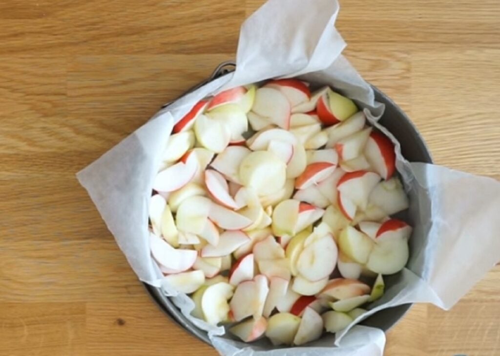 Jablečný koláč ze 4 ingrediencí