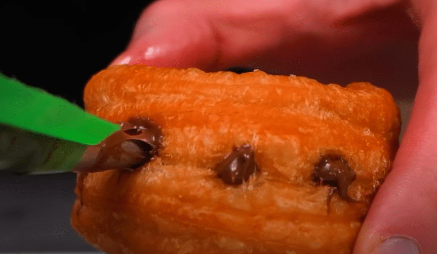 připravte si tyto smažené mini dortíčky z listového těsta!