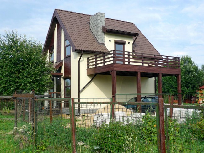 pristroyka-balkona-14 40+ nápadů na balkonový design a stylová řešení: inspirace pro váš dům i zahradu