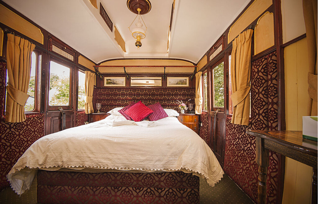 Tři železniční vagony z viktoriánské éry zrekonstruované na rekreační apartmány