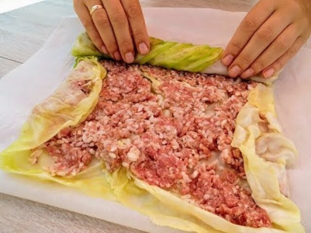 rulada-de-varza-cu-carne-tocata