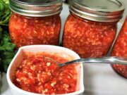 Pikantní rajčatová omáčka bez vaření! Skvělá rajčatová omáčka pro milovníky chilli omáček