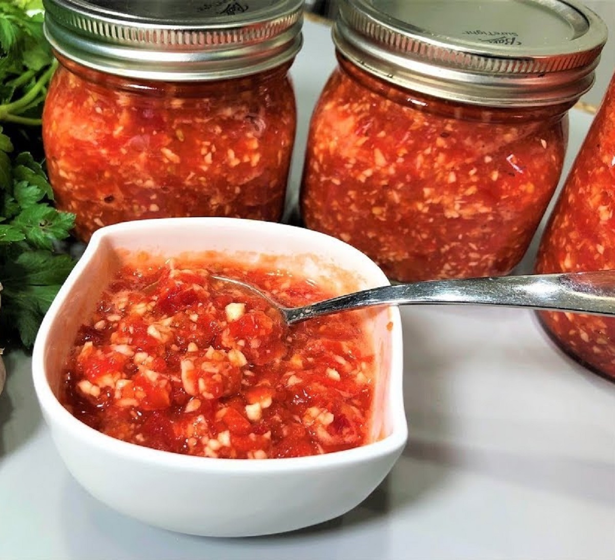 Pikantní rajčatová omáčka bez vaření! Skvělá rajčatová omáčka pro milovníky chilli omáček