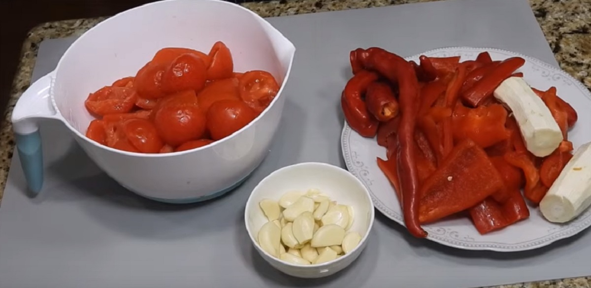 Pikantní rajčatová omáčka bez vaření! Skvělá rajčatová omáčka pro milovníky chilli omáček