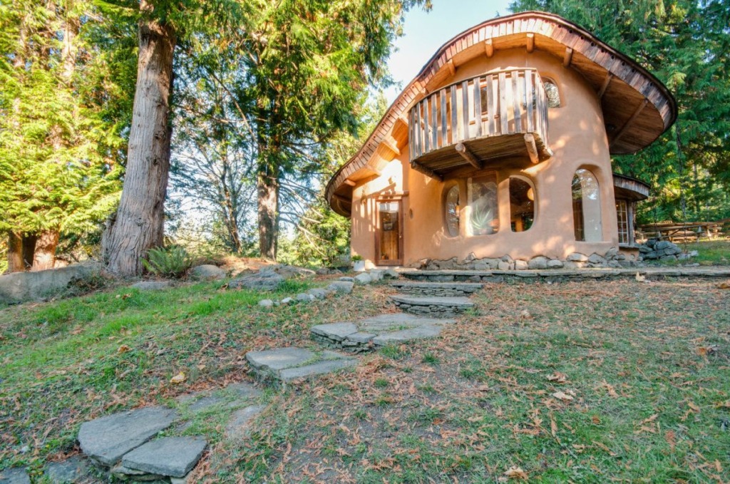 Cob Cottage – Malý dům s duší pohádky