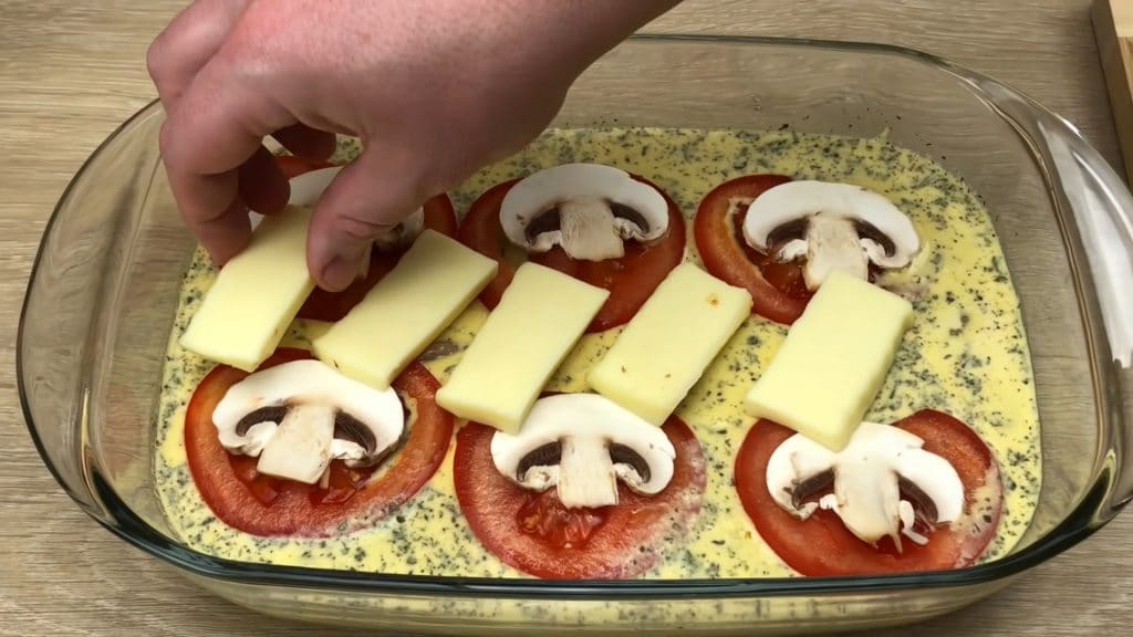 sýrový pekáč s kuřecími prsíčky a žampiony – vyzkoušejte