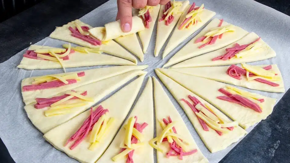 domácí slané croissanty, plněné šunkou a sýrem: připraveno téměř bez práce!
