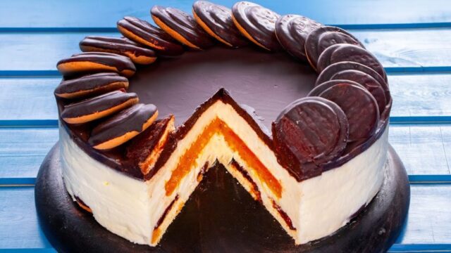 famózní nepečený dort se smetanou, sušenkami a čokoládou!