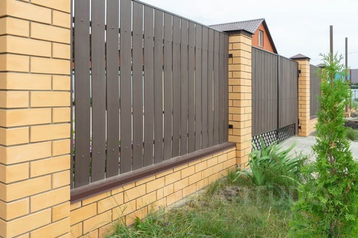 Nejkrásnější a nejodolnější WPC ploty: 30+ inspirací ,které promění každé oplocení v designový prvek