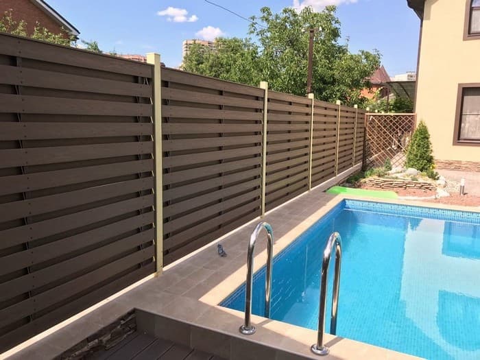 Nejkrásnější a nejodolnější WPC ploty: 30+ inspirací ,které promění každé oplocení v designový prvek